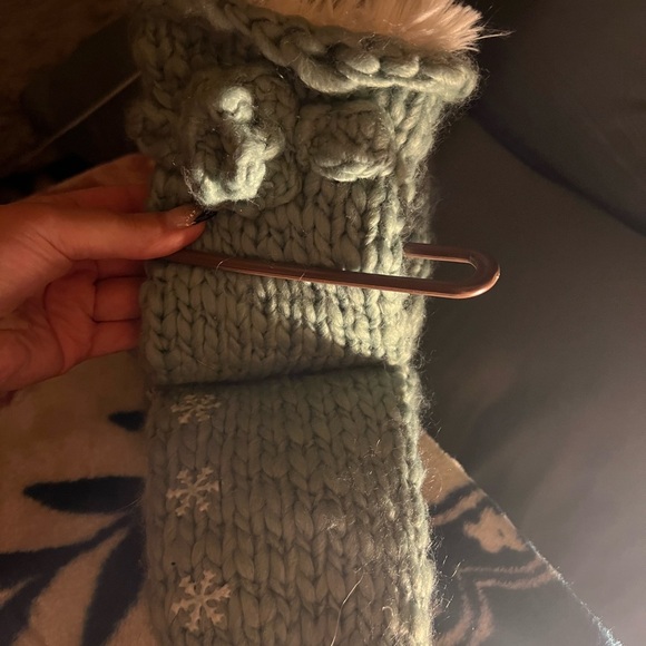 Chunky Knit Green Lemon Collection slippers Snowflake Pattern - Picture 2 of 4